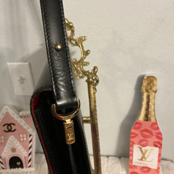 Louis Vuitton Black and Red Shoulder Bag - Picture 5 of 9